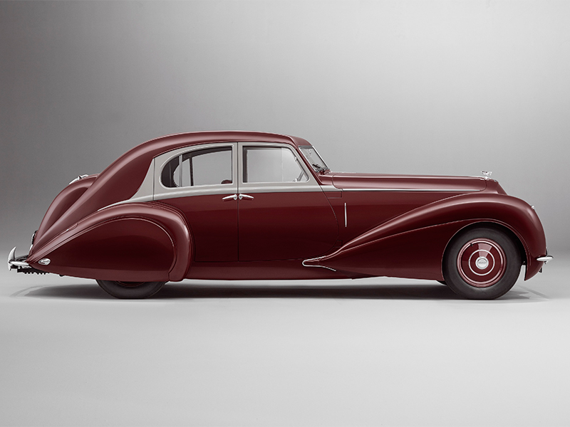 إحياء سيارة  BENTLEY CORNICHE الأسطورية من جديد